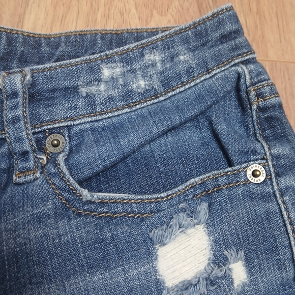 Universal Thread Distressed Mid Rise Boyfriend Short - Picture 5 of 8